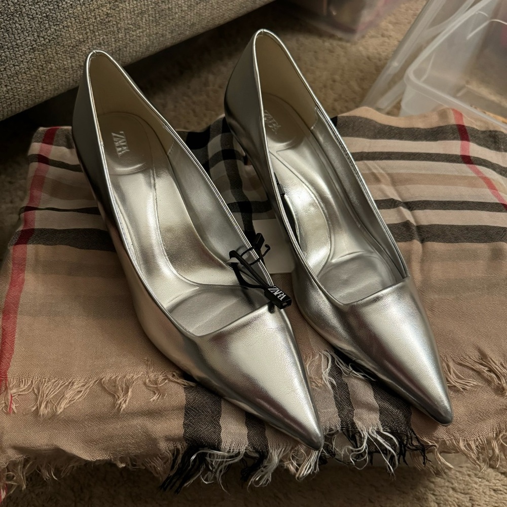Silver ZARA kitten heels. BRAND NEW!!!